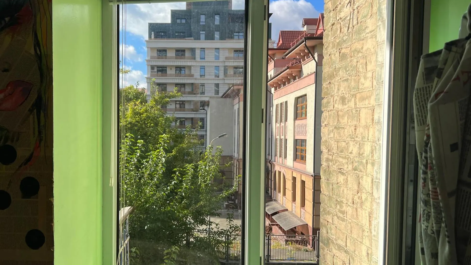 Amely Hostel Киев 0*,  Украина