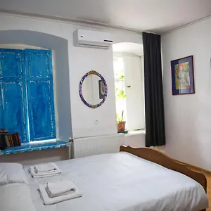 in-the-center-of-the-city-2rooms.alltbilisihotels.com/